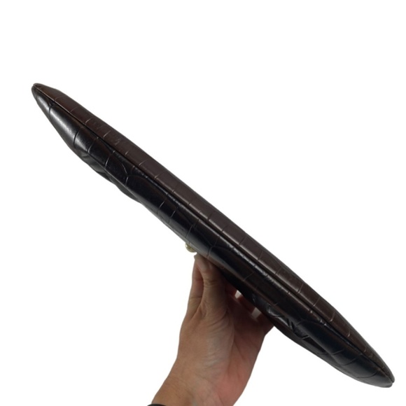 BANANA REPUBLIC - Banana Republic Clutch in Croc Embossed 100% Leather Brown - Picture 8 of 11